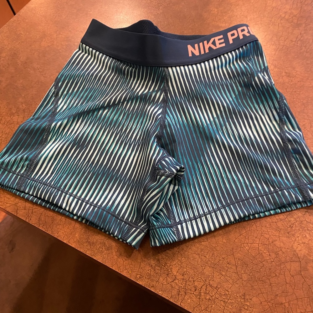 SOLDNWT Nike Pro dry fit shorts size girls medium